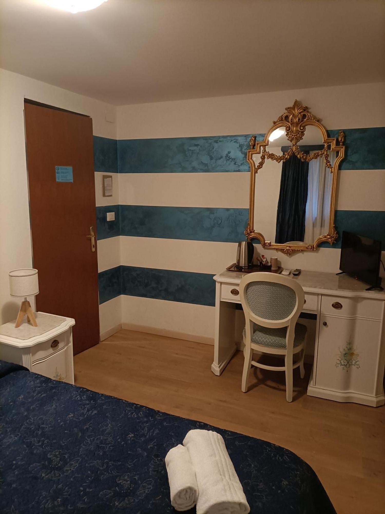 Palazzo Lion Morosini - Check In Presso Locanda Ai Santi Apostoli 威尼斯 外观 照片