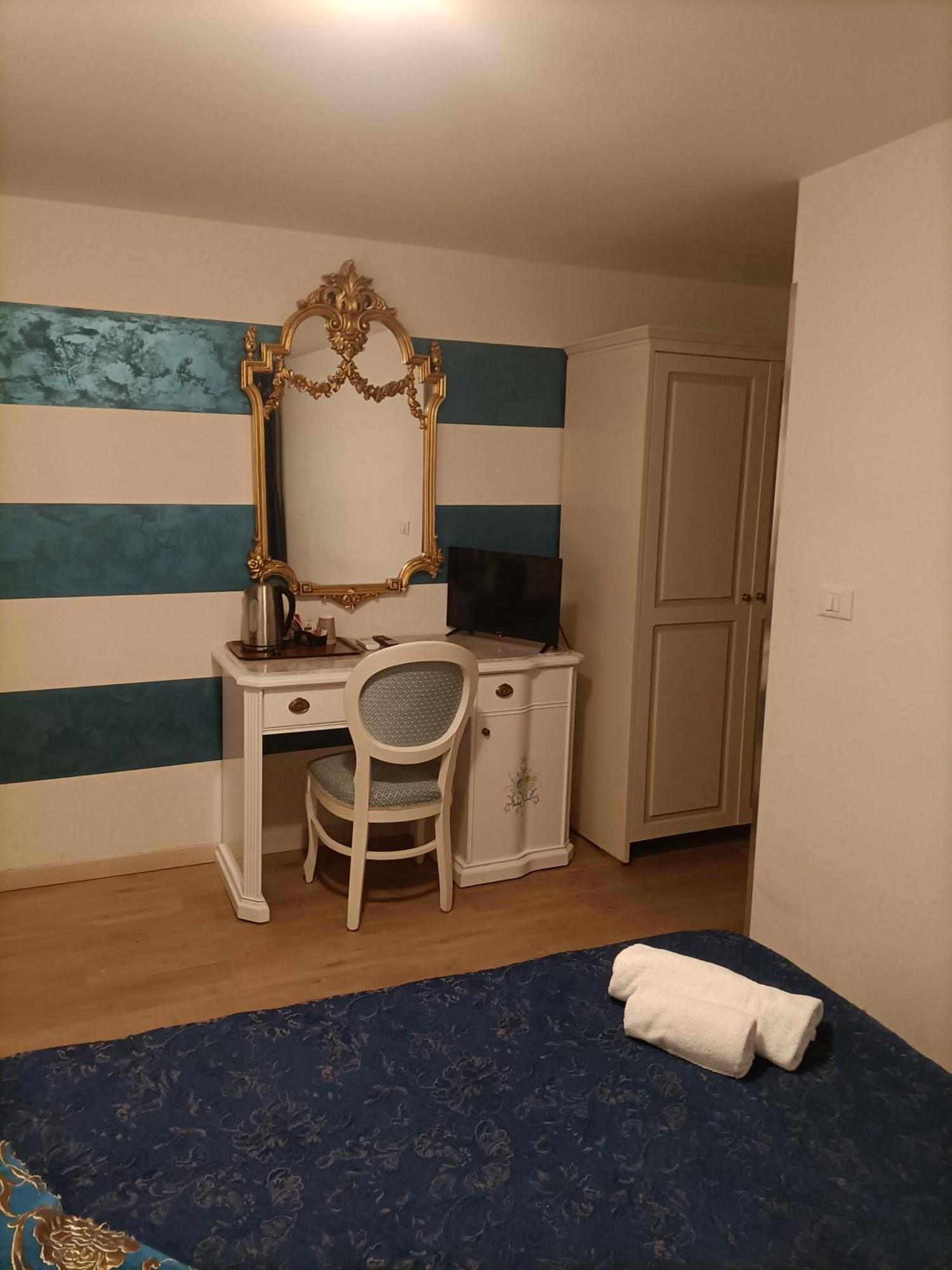 Palazzo Lion Morosini - Check In Presso Locanda Ai Santi Apostoli 威尼斯 外观 照片