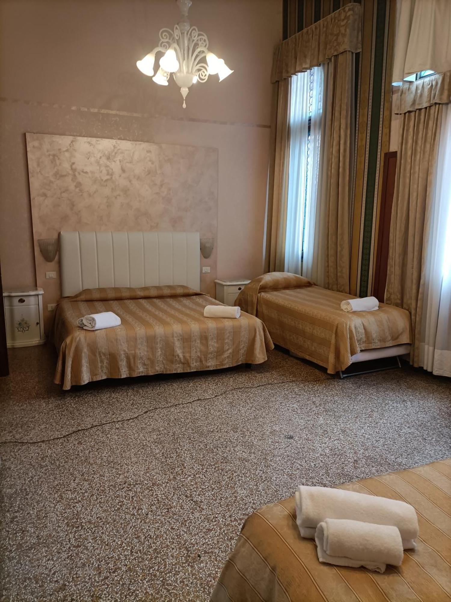 Palazzo Lion Morosini - Check In Presso Locanda Ai Santi Apostoli 威尼斯 外观 照片