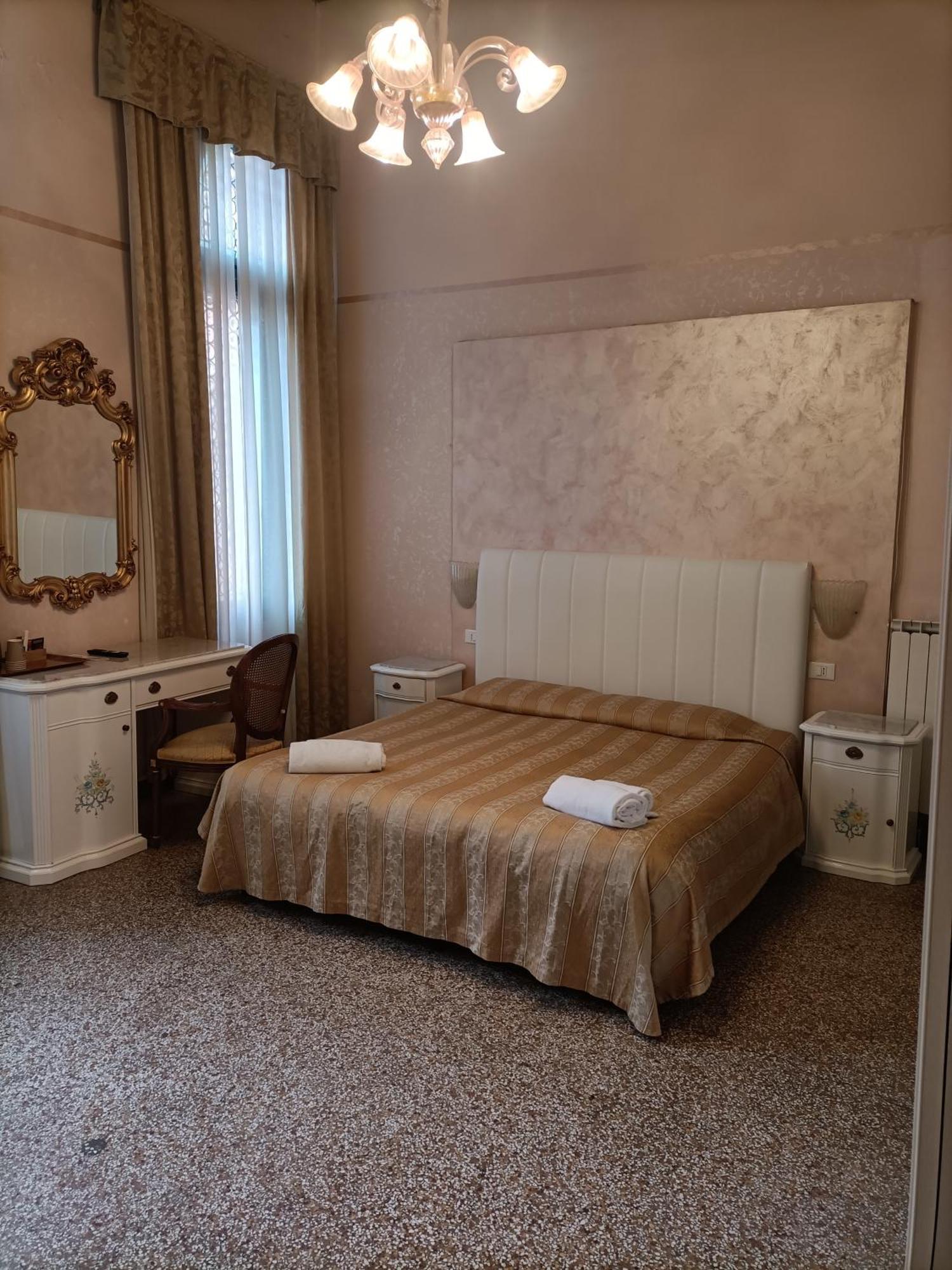 Palazzo Lion Morosini - Check In Presso Locanda Ai Santi Apostoli 威尼斯 外观 照片