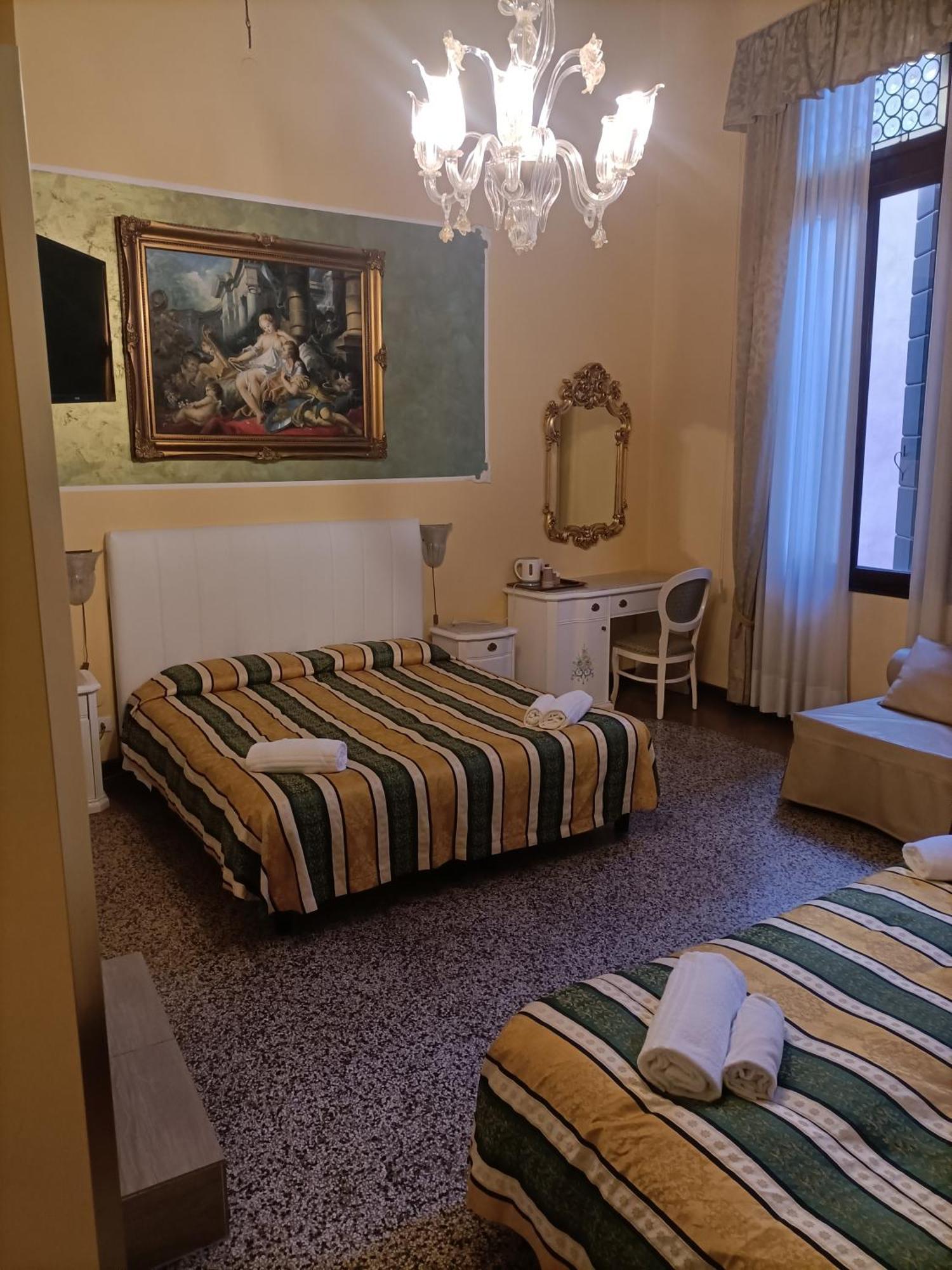 Palazzo Lion Morosini - Check In Presso Locanda Ai Santi Apostoli 威尼斯 外观 照片