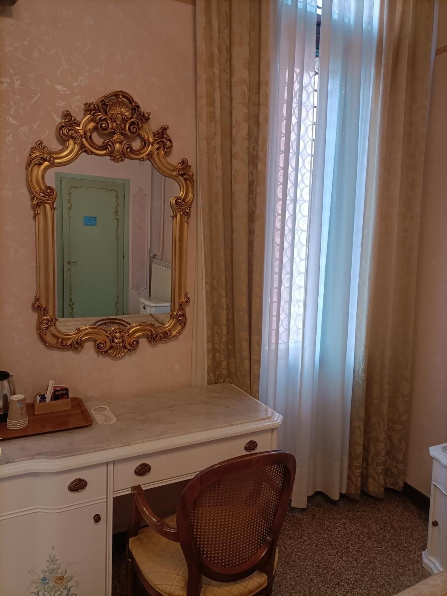 Palazzo Lion Morosini - Check In Presso Locanda Ai Santi Apostoli 威尼斯 外观 照片
