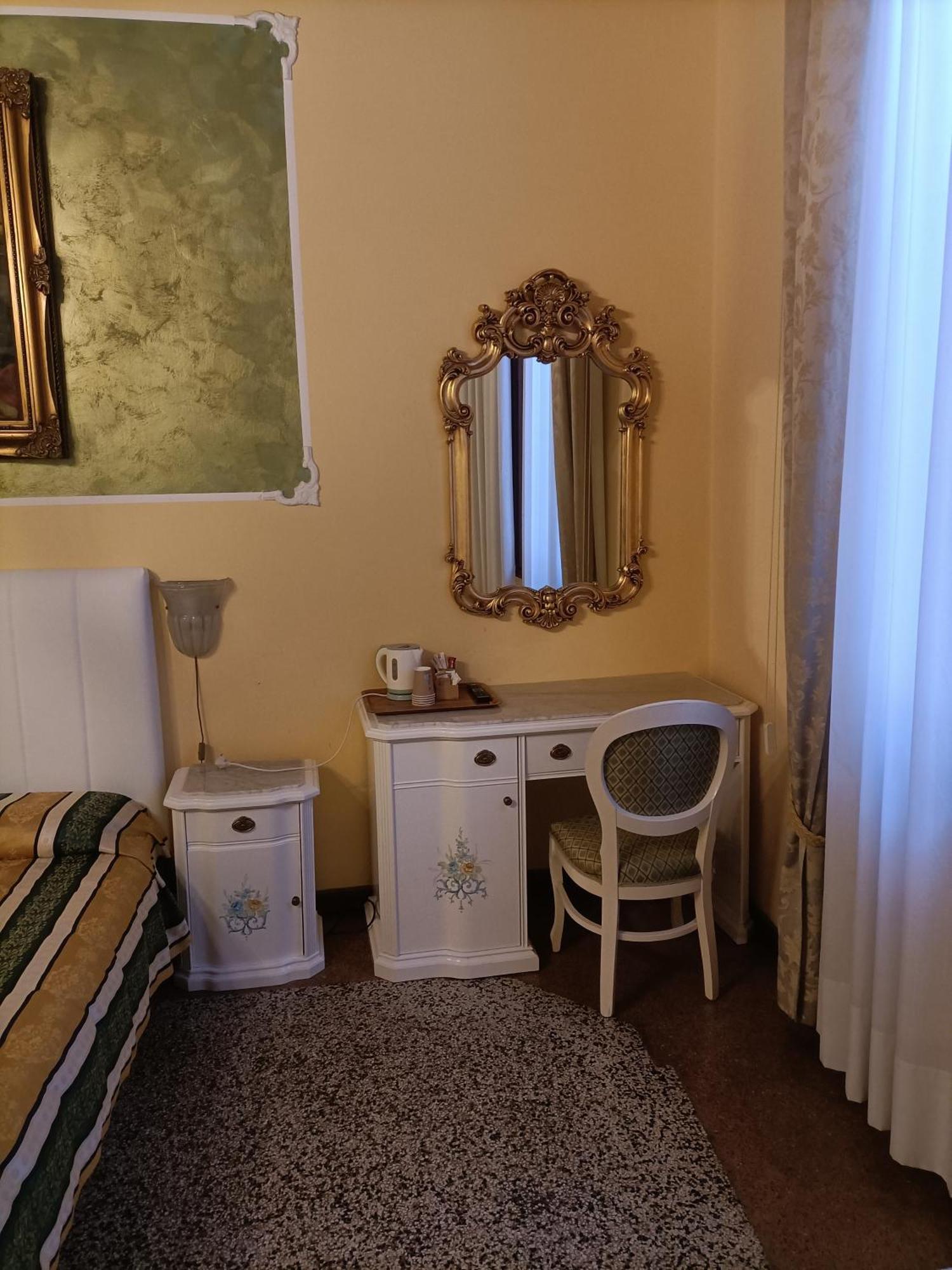 Palazzo Lion Morosini - Check In Presso Locanda Ai Santi Apostoli 威尼斯 外观 照片